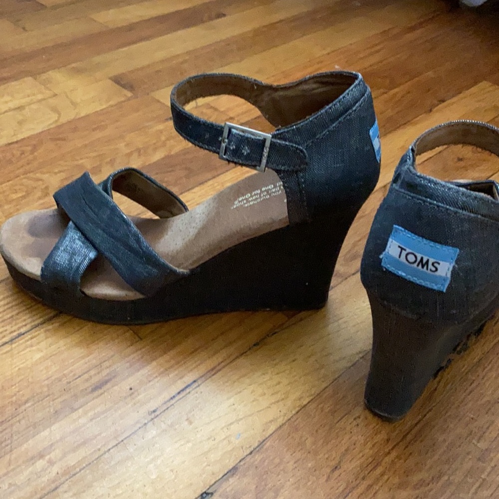 Tom’s Silver Wedges